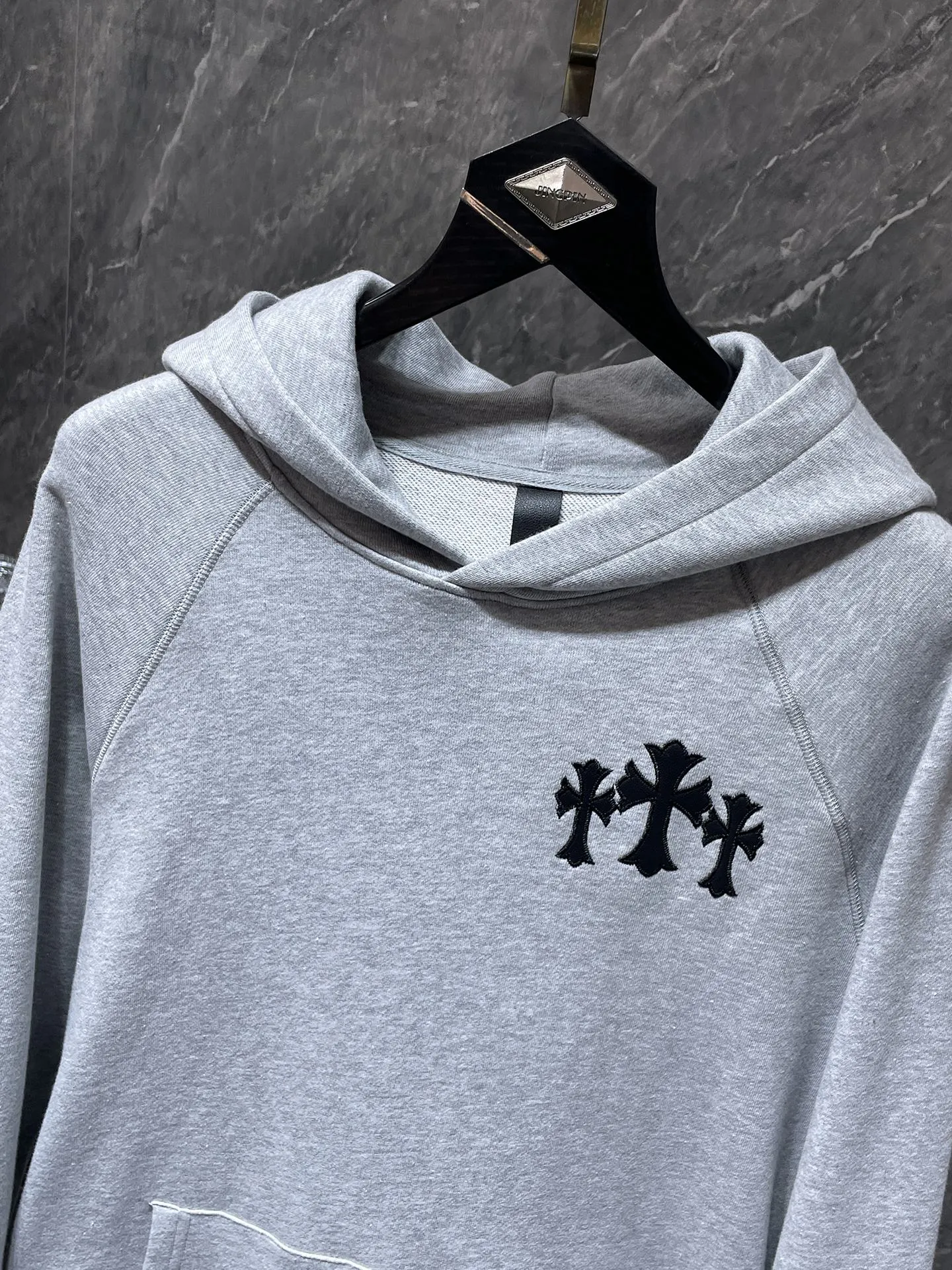 P260 Chrome Hearts Classic Dark Series Crow Cross Embroidery Patch Leather Hooded Sweatshirt Improved customized version of 1:1 high-weight high-quality fabric Recommended Color: Gray Black Size: S, M, L, XL